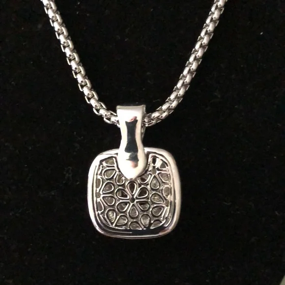 - Pendant and necklace - Picture 2 of 6